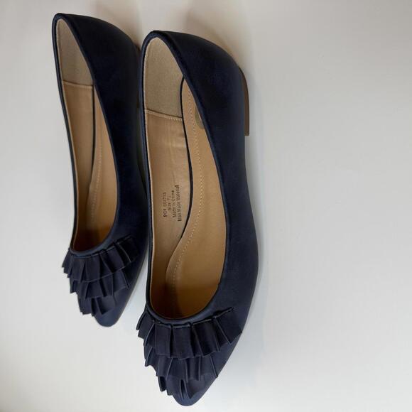 Journee Collection - Judy Ruffled Flat Shoe in Blue. Women’s Size 7.5 - Picture 2 of 7